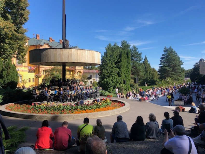 13. ročník Kúpeľnej dychovky a Pivného festivalu láka návštevníkov