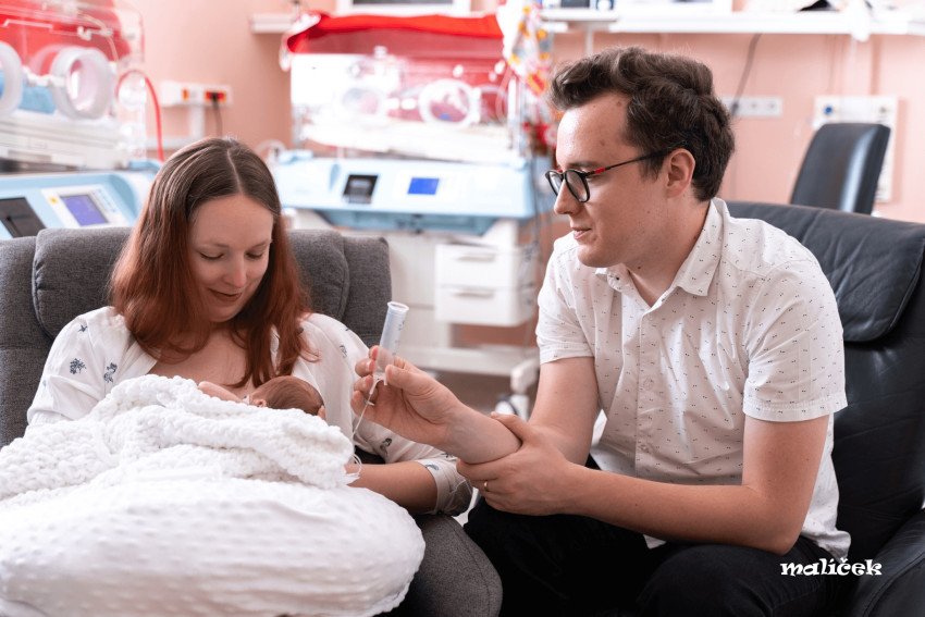 Kofeín v inkubátoroch lieči. Začína Kávička na malíčka