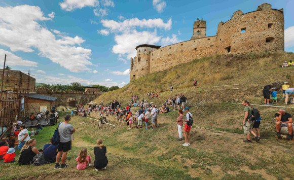 Objavte aj vy čaro Makovice: Hrad Zborov ako turistická destinácia